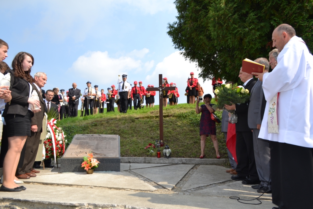 Manifestacja patriotyczna w 70. Rocznicę mordu w Rzepienniku Suchym